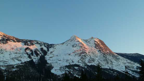 Alpenglow on Yak Peak from the parking lot