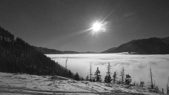 The sun and the valley clouds
