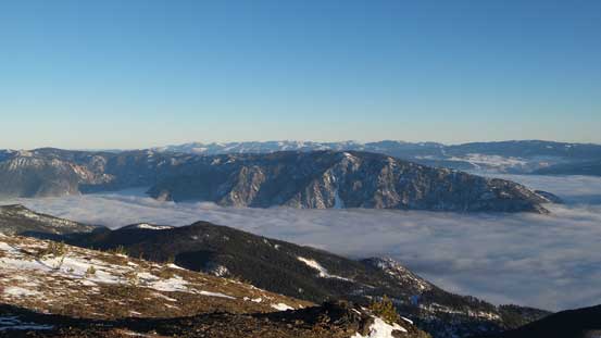 The lowly Camelsfoot Range poking above the clouds