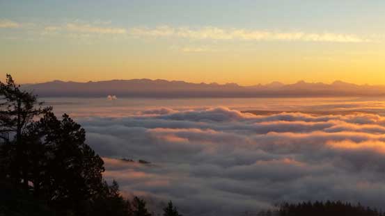 The North Cascades and the sea of fog