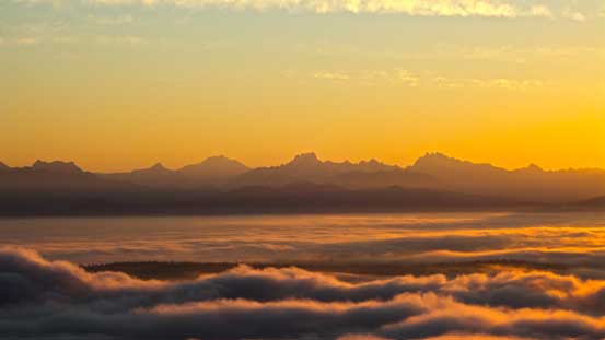 A zoomed-in view of Glacier Peak, Whitehorse Mountain and Three Fingers