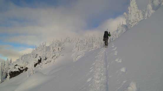 Skinning up from Tarn/Shields pass