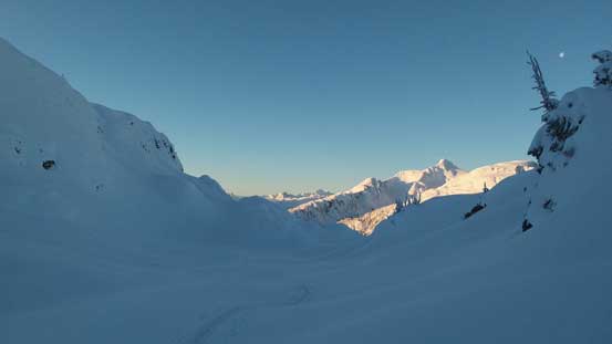 Descending along this gentle valley to Sapphire Lake
