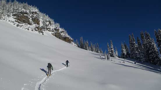 Skinning up the broad NE Ridge