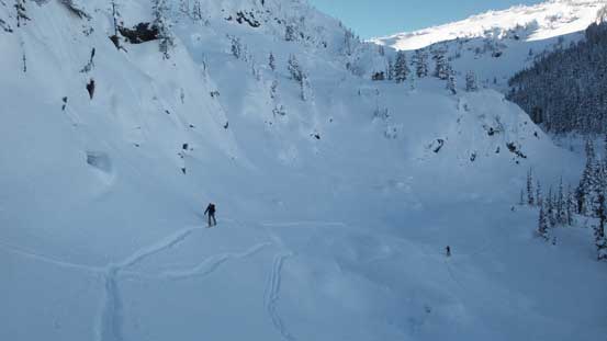 Steep ascent back to Tarn/Shields pass