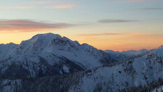 Snow Pillow Peak and the morning colours on the horizon