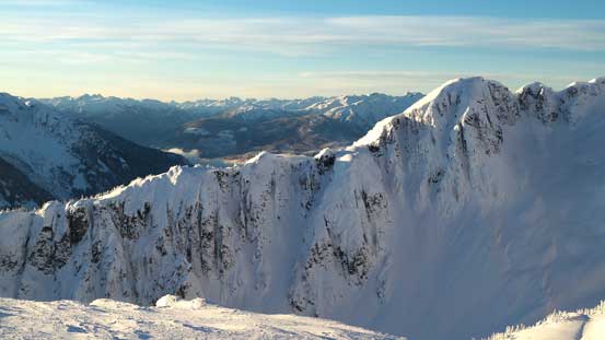 The long SE Ridge of Cloudraker also offers a route up (from Rogers Creek FSR)