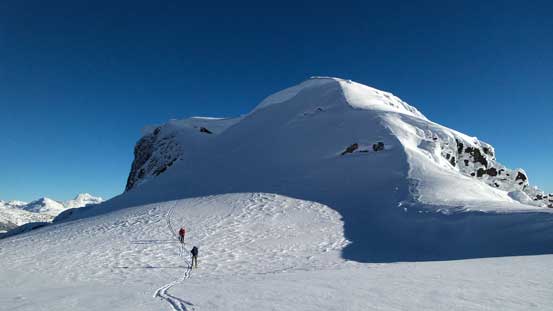 Down to Hanging Mist/Cloudraker col now, looking back