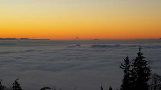 Morning sky before sunrise. Note the fog..