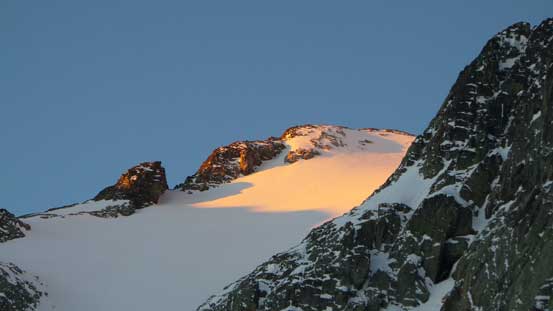 Alpenglow on a sub-bump on Joffre Peak