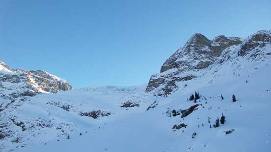 Looking towards Matier Glacier's icefalls. An alternative approach is via that side