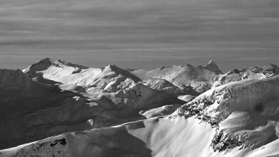 The pointy Mt. Ashlu pokes behind on right; the glaciated Amicus Mountain on left