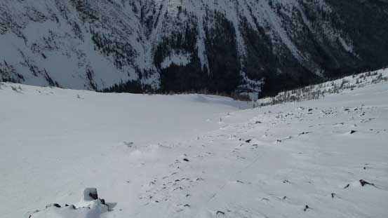 Another picture of this slide path. Might be a good run in the right conditions...