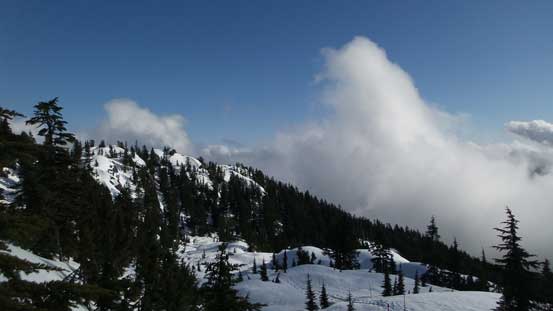 Just about to drop into the bowl ahead. About 50 m elevation loss