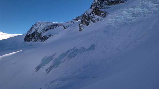 Neat glacier scenery.