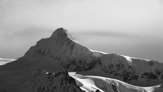 A zoomed-in view of the summit pyramid on Mt. Shuksan