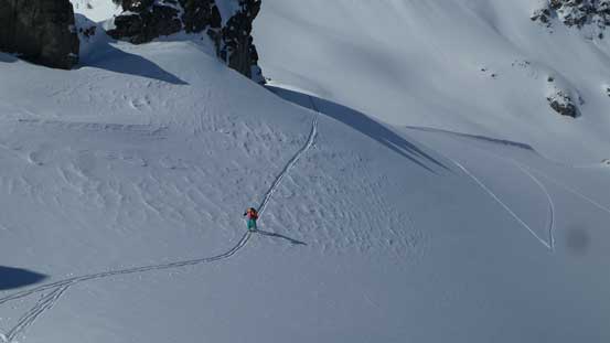 Michelle skinning up