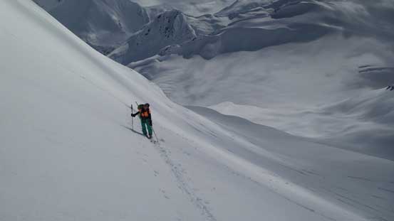 Michelle skinning up..