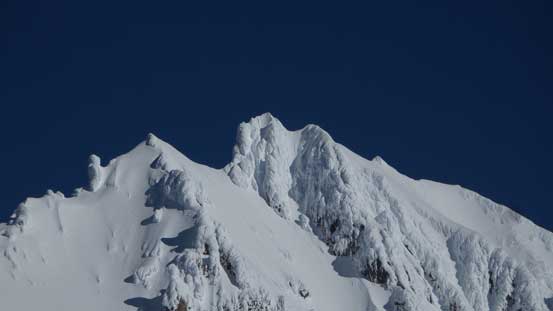 A zoomed-in view of Atwell Peak's summit. Patagonia in Squamish?! Mmm....