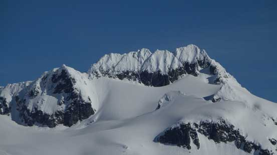 A zoomed-in view of the summit of Mamquam Mountain