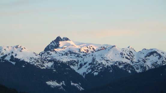 Tomyhoi Peak on alpenglow
