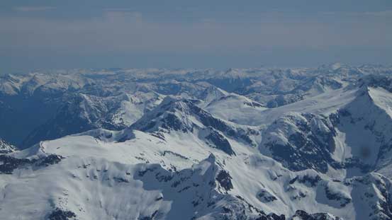 A sea of peaks looking towards the eastern North Cascades