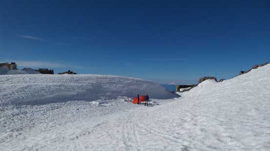 Lots and lots of tents around. Here's some guided group's