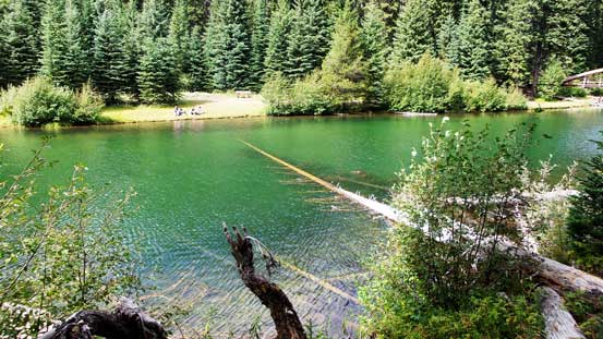 I really like the colours in this lake