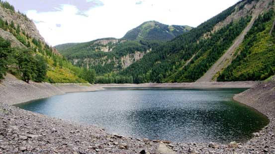 Down to the lakeshore now. 