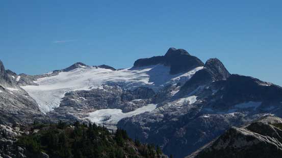 A zoomed-in view of the glacier and Meslilloet Mountain