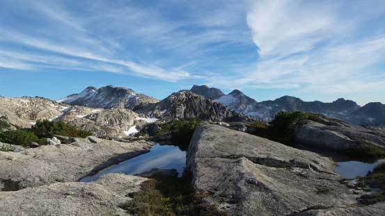 There's some perfect bivy spot on this first highpoint, but I still had time so had to press on.