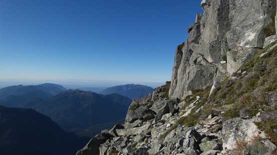 The easier route keeps traversing along this narrow ledge