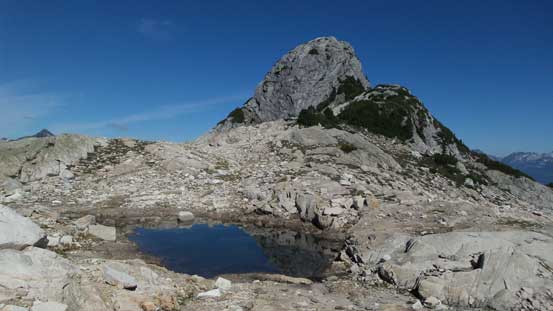 Back to this beautiful tarn below the second bump now