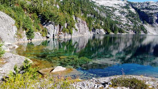 Very neat colours in Barnes Lake