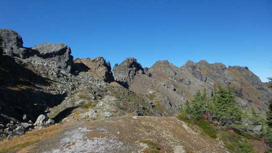 One last look at the summit crags on Sauk Mountain