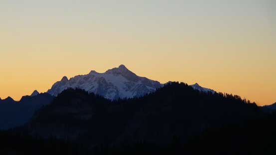 Morning colours over the southern horizon. This is Mt. Shuksan