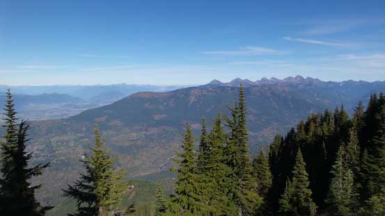 The peaks on Cheam Range with the broad Elk-Thurson-Mercer Ridge in front