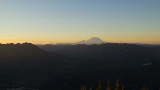 Morning colours with Mt. Rainier on the horizon