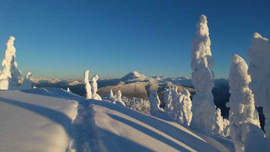 A look from the false summit of Anif Peak.
