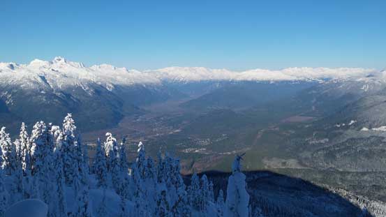 The NW Ridge gives expansive vistas down the Squamish Valley