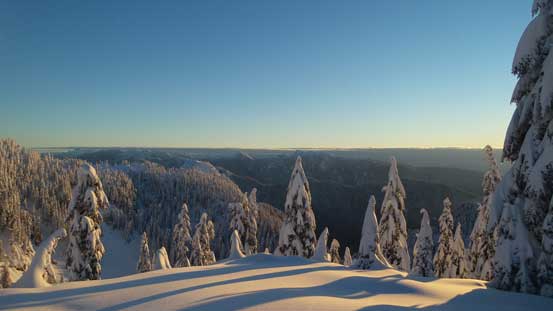 Gorgeous morning view from the ridge leading towards the base of Goat's summit block
