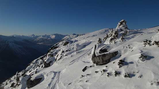 The typical terrain along NW Ridge