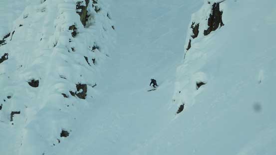He mastered this couloir in a fraction of a second! 
