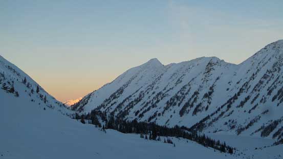 Looking back, it's alpenglow time, but I was too low to see the fire going on... 