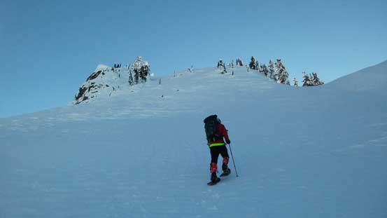 Al approaching the upper ridge. Note the firm conditions here. 