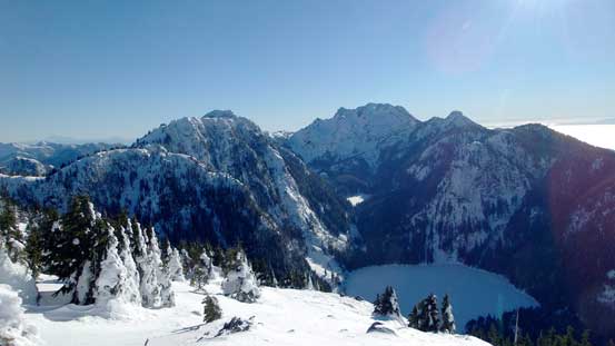 The deep valley with Brunswick Mountain behind. Deeks Lake is also visible.