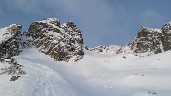Cutting across one of the few moraines into the basin. 