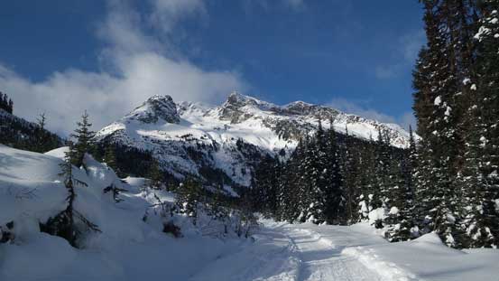 A wider view looking back at Cayoosh Mtn. 