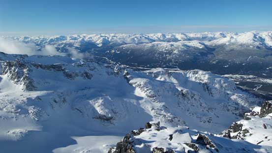 From the other highpoint, looking across the ridge separating Horseman Gl. with Blackcomb Gl.