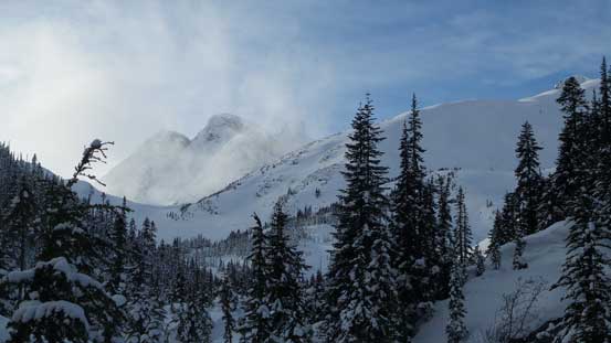 Mt. Howard shows up behind Vantage Col